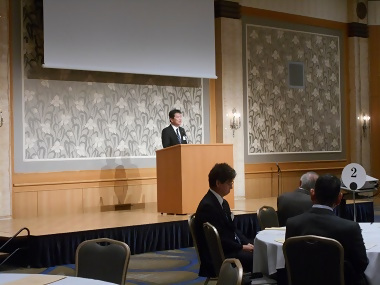 写真:あいさつをしている様子