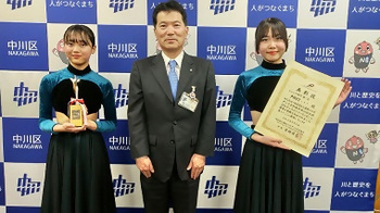 写真：区長と記念撮影