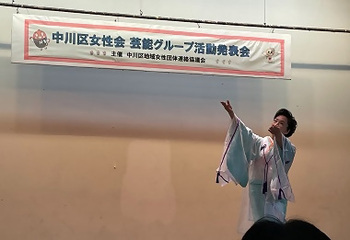 写真：華麗な舞