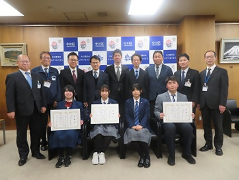 写真：贈呈式の様子2