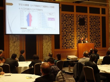 写真：正色学区発表の様子