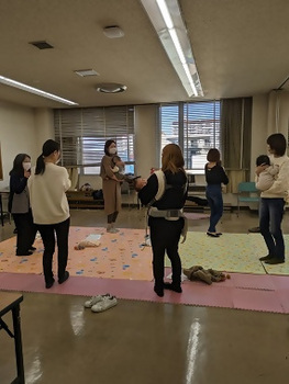 写真：フレッシュママの子育て入門講座の様子2