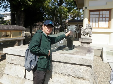 写真：区長と新家天満宮