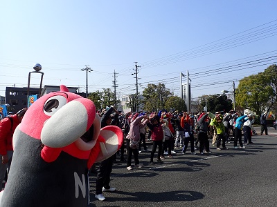 写真:富田地区ウォーキング大会準備体操の様子
