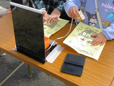 チェックポイントでスタンプを押している写真2