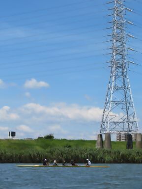 写真:ボートと夏空