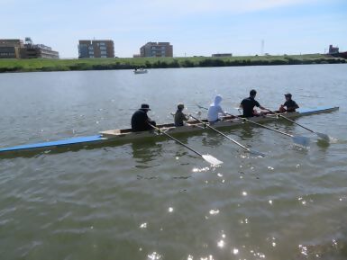 写真:漕ぎ出す様子