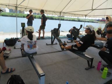 写真:機械で練習の様子1