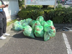 中央部で集まったゴミの写真