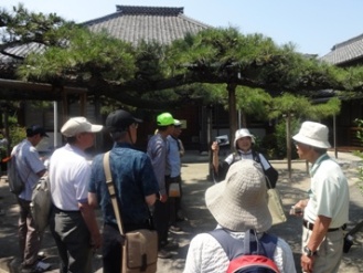 写真：百曲街道ガイド風景