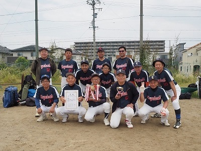 写真:シニアの部優勝チーム