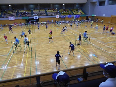 写真：バドミントン大会の様子