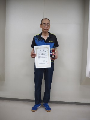 写真：60歳以上男子の部の優勝者