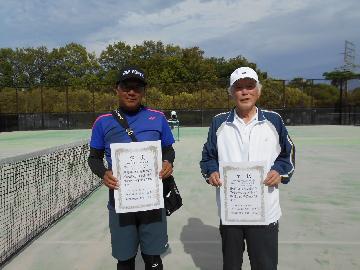 写真:シニア男子の部優勝者