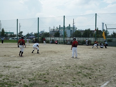 写真:ソフトボール大会の様子1