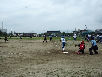 写真:ソフトボール大会の様子2