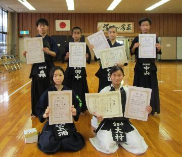 写真:剣道大会中学生の部 表彰者の皆さん