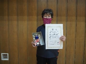 写真:60歳以上女子の部の優勝者