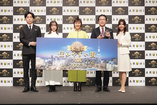 写真:授賞式後フォトセッションの様子