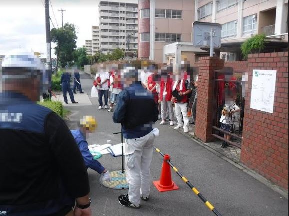 写真:地下式給水栓活用訓練の様子