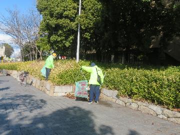 写真:港北公園清掃の様子 令和6年3月1日