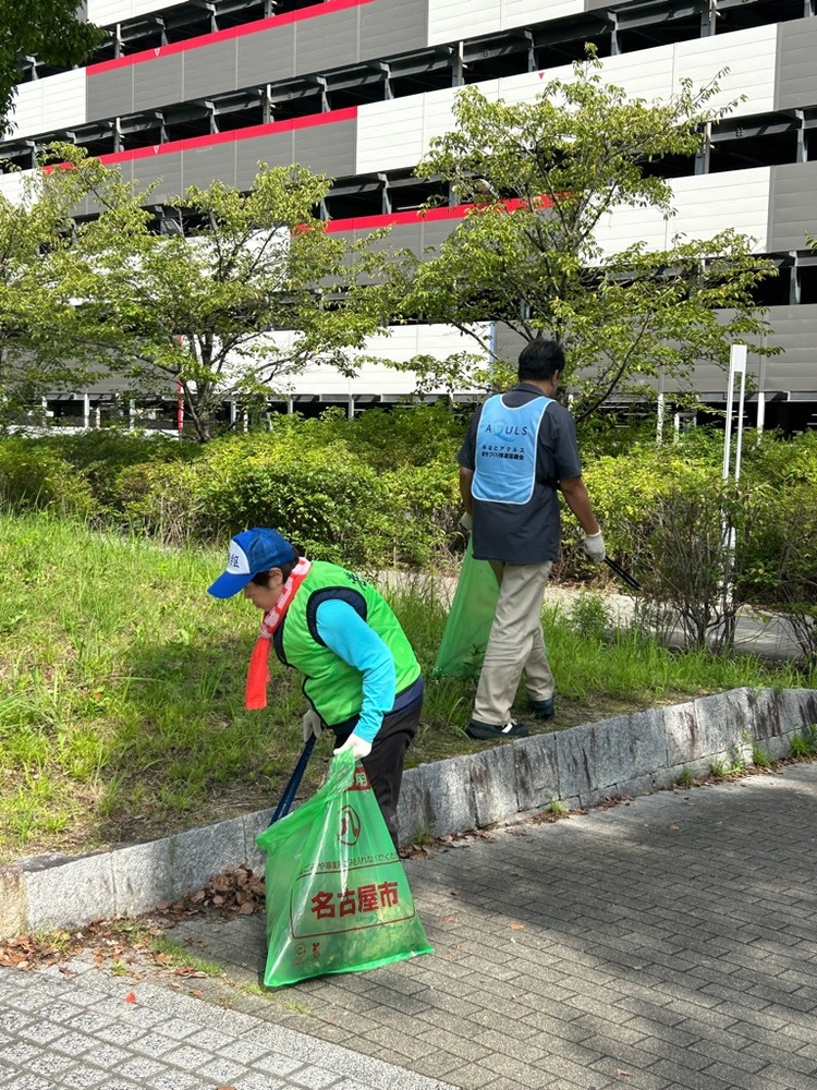 写真:港北公園清掃の様子