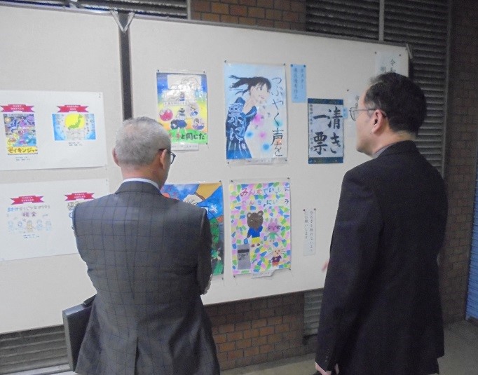 港区明るい選挙ポスター・書道作品の展示