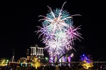 写真：名古屋港の冬の花火