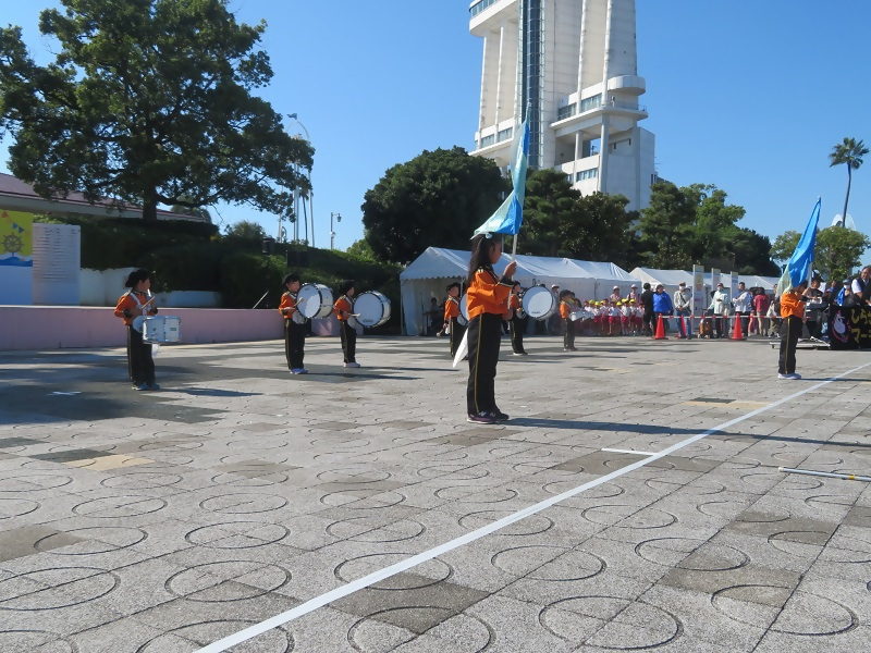 写真:しらさぎ幼稚園の園児によるステージの様子