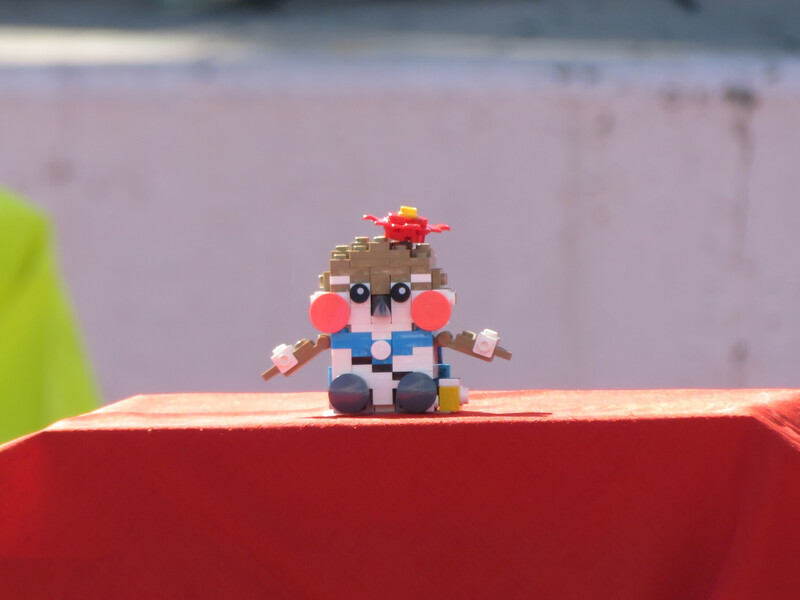 写真：レゴ　ブロックでできたみなぴぃ