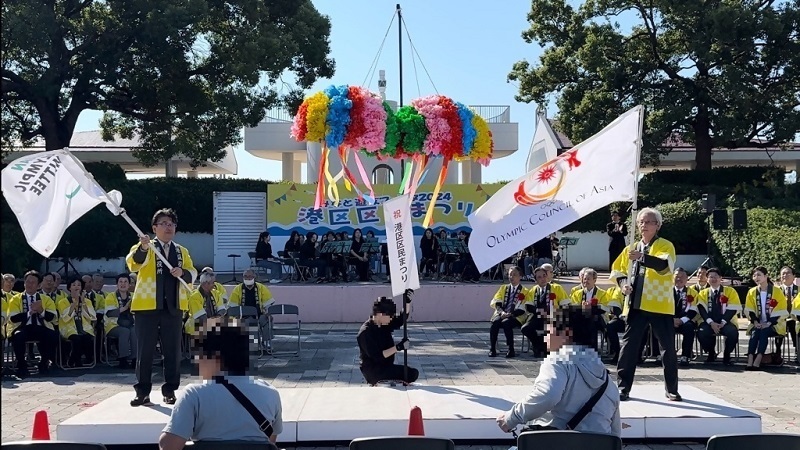 写真:フラッグセレモニーの様子