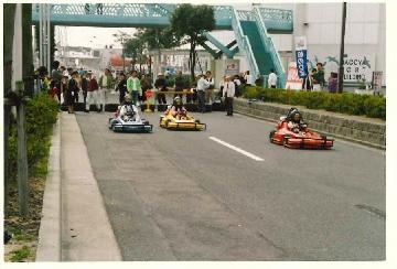 写真:ゴーカートに乗る市民 第2回 平成3年(1991年)