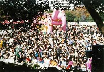 写真:つどいの広場の様子 第8回 平成9年(1997年)