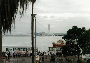 写真:放水演技の様子 第11回 平成12年(2000年)