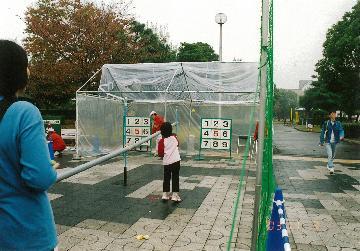 写真:ゲームコーナーの様子2 第14回 平成15年(2003年)