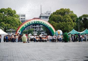 写真:ステージの入場を待つ様子 第16回 平成17年(2005年)