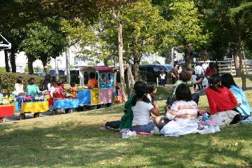 写真:トレインを見ている様子 第17回 平成18年(2006年)