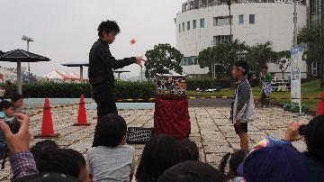 写真:ストリートパフォーマンスの様子 第24回 平成25年(2013年)