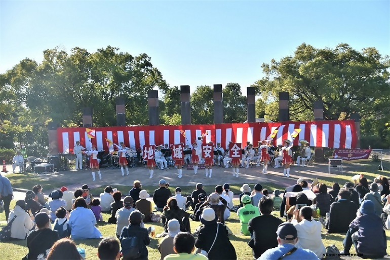 写真：愛知県警察音楽隊による演奏の様子