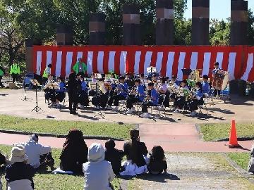 写真：中学生による演奏の様子