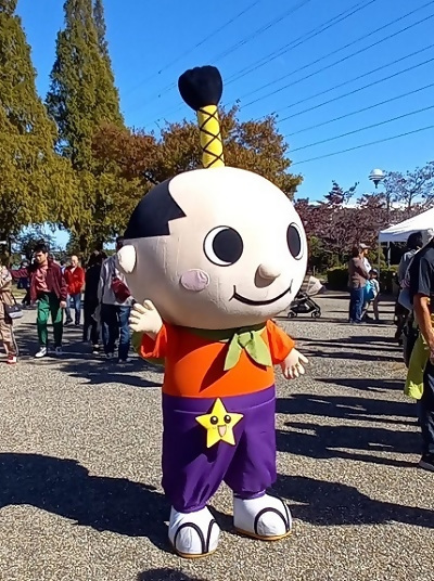 写真：名古屋市公式マスコットキャラクターはち丸くん