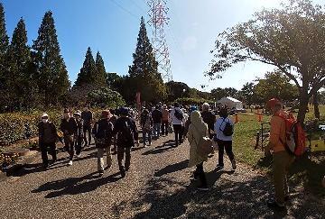 写真：戸田川緑地内を歩く様子