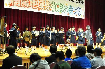 写真：南陽東中学校の演奏
