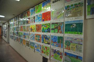 写真：子供たちの作品展示