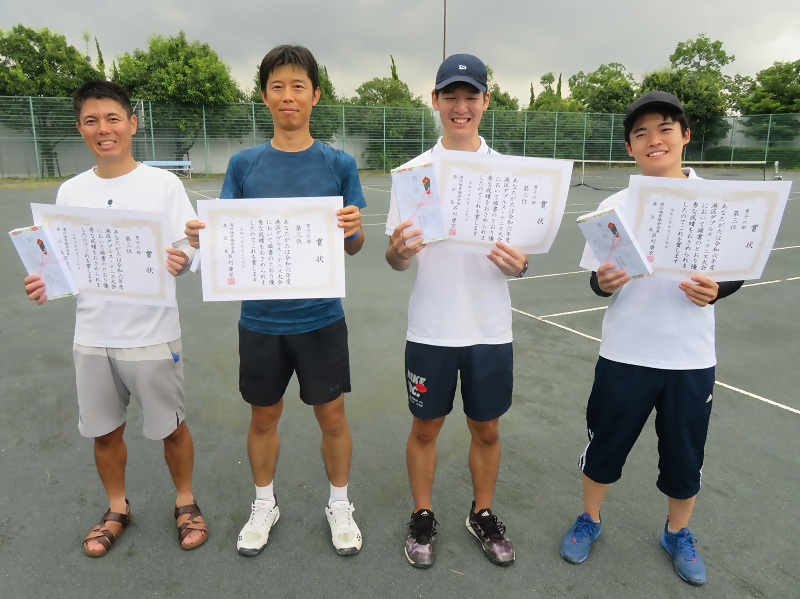 男子の部、入賞者の皆さんの写真2