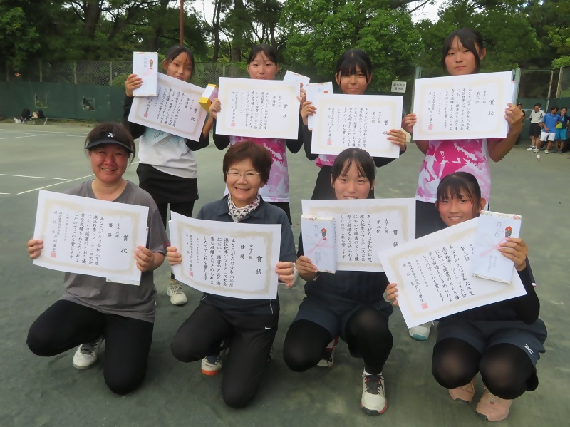 写真：女子の部、入賞者の皆さん