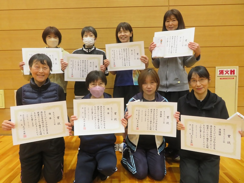 女子の部ダブルス、入賞者のみなさんの写真