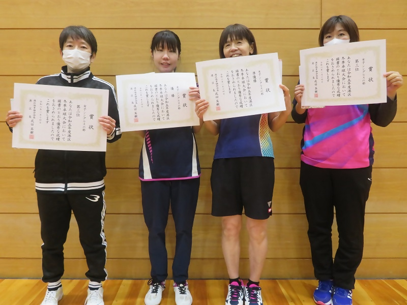 女子の部シングルス、入賞者のみなさんの写真