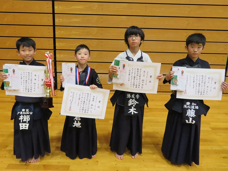 小学生3年・4年生の部の入賞者の皆さまの写真