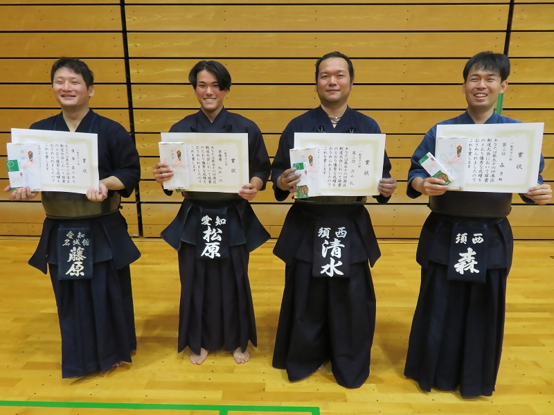 一般男子の部(五段以下)の入賞者の皆さまの写真